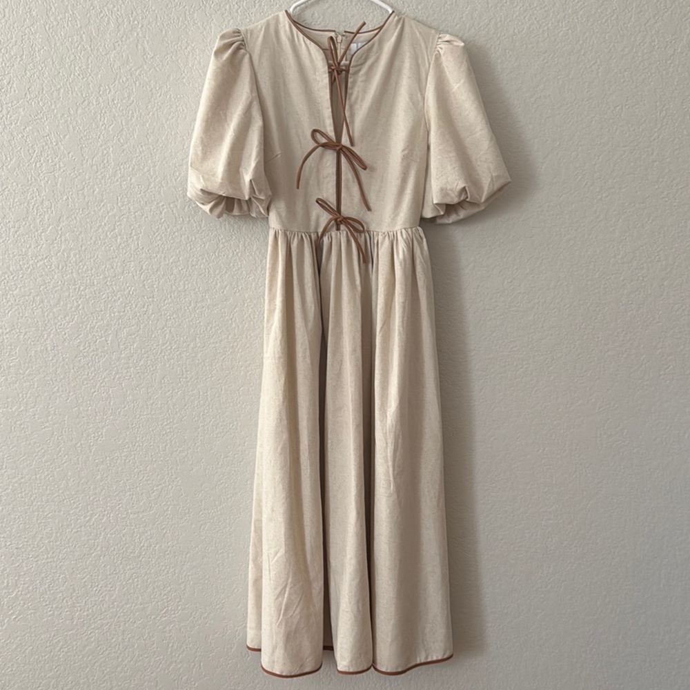 Elegant Beige Dress with Puff Sleeves